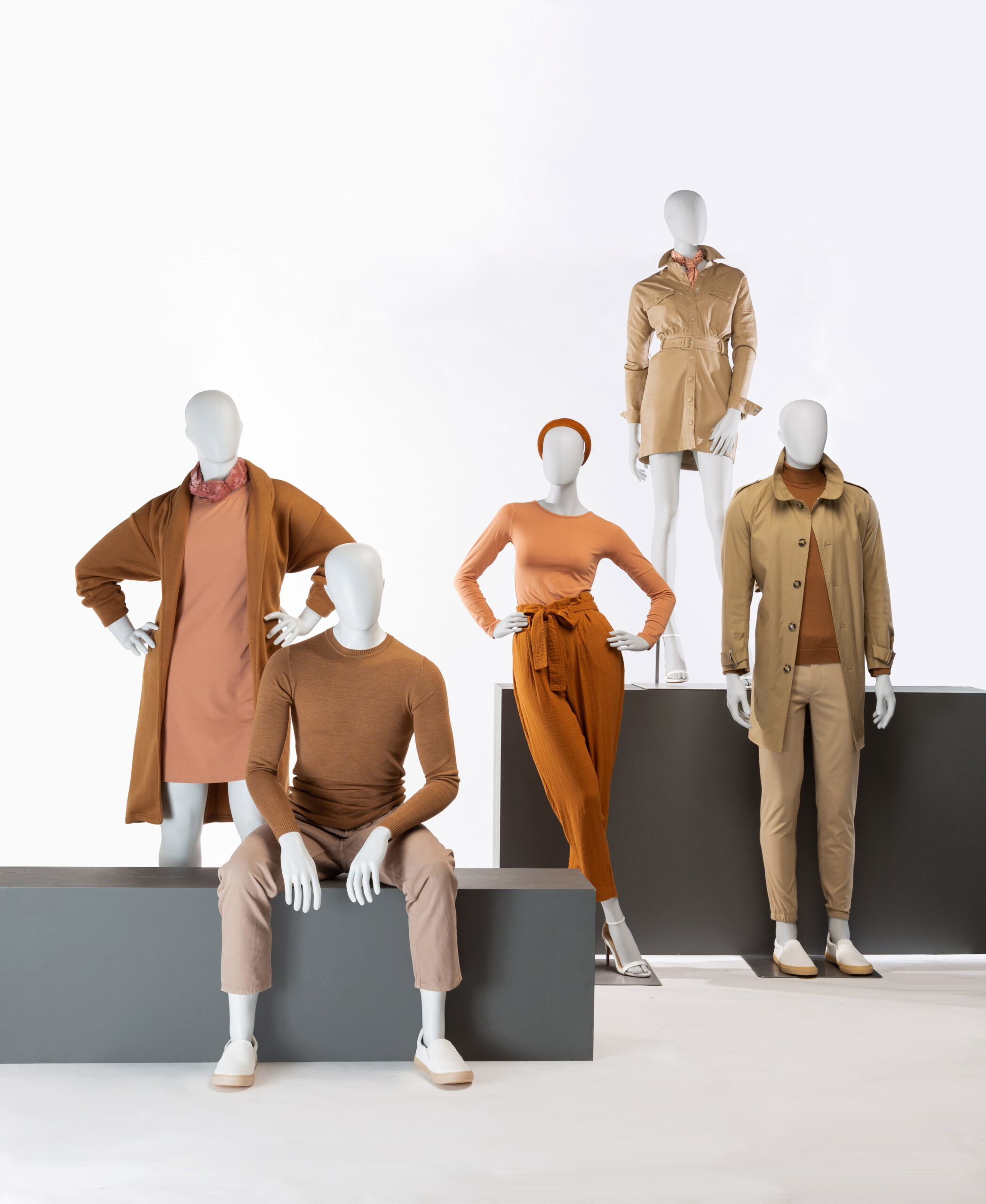 Five mannequins posing. Fusion Europa collection.
