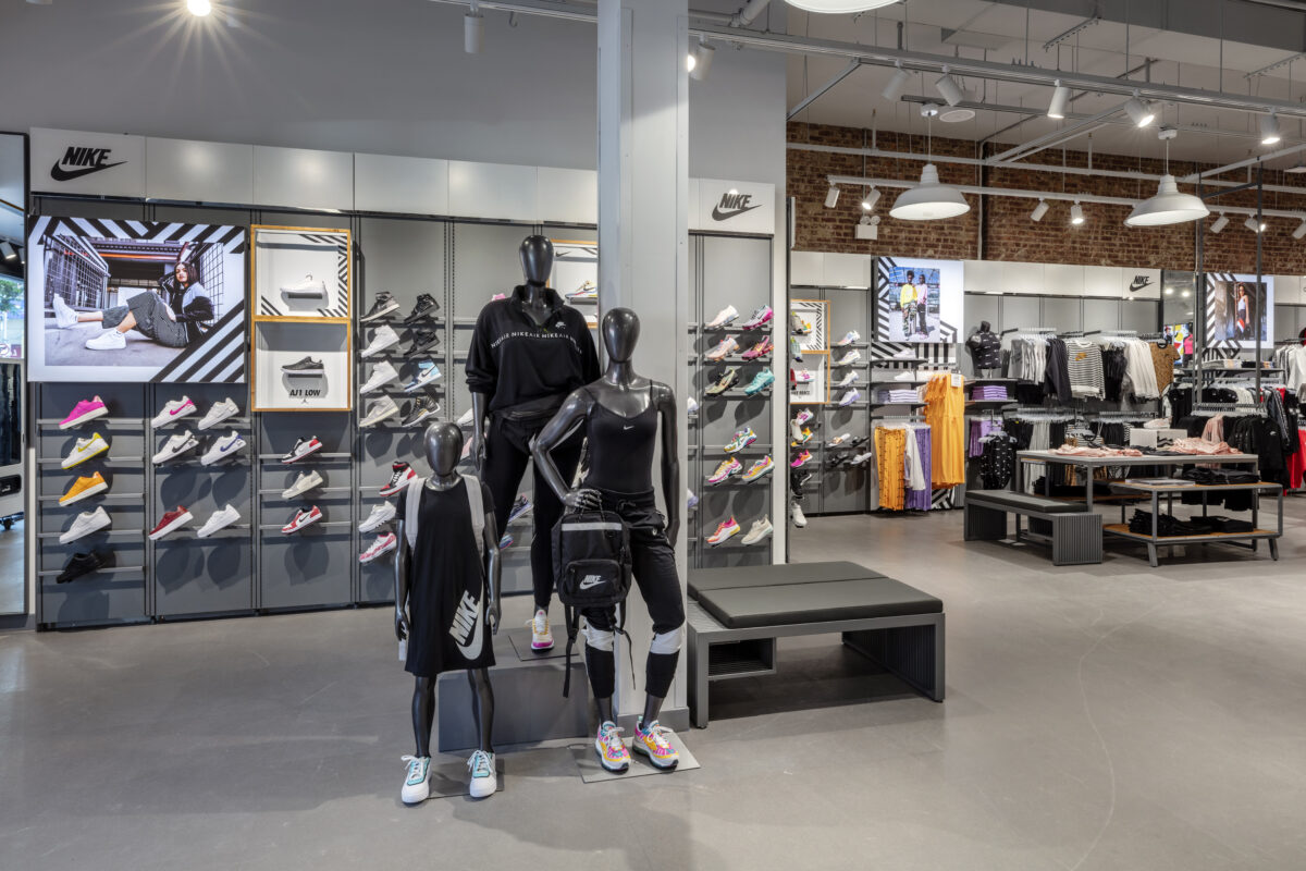 Fusion Specialties Store Design and Mannequin Solution for Foot Locker