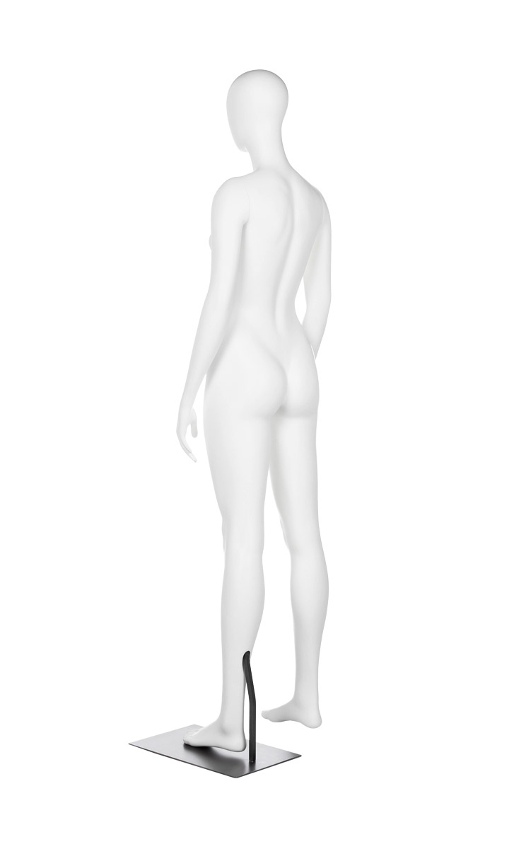 A mannequin posing. Fusion Community collection.