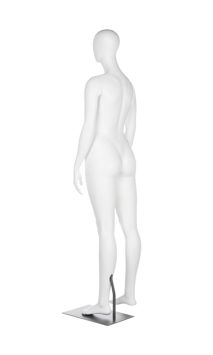 A mannequin posing. Fusion Community collection.