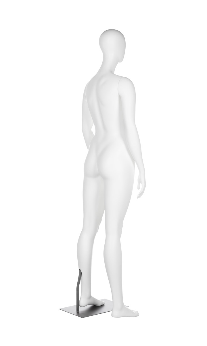 A mannequin posing. Fusion Community collection.