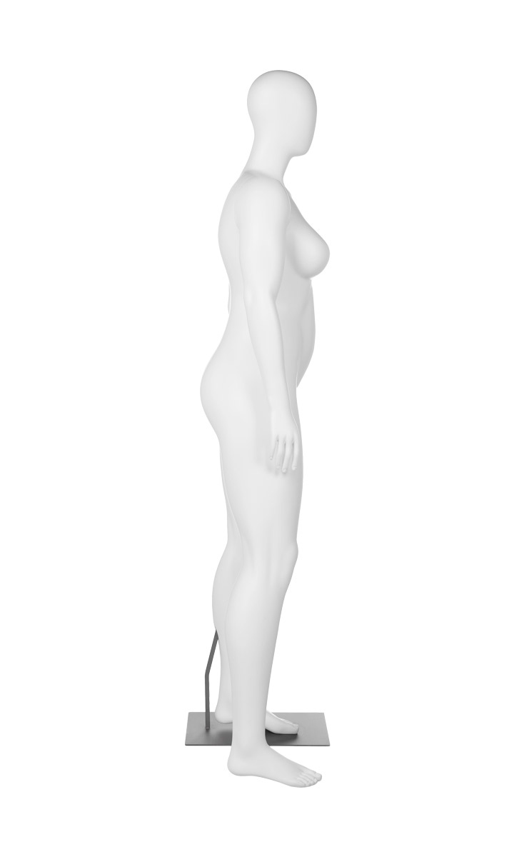 A mannequin posing. Fusion Community collection.