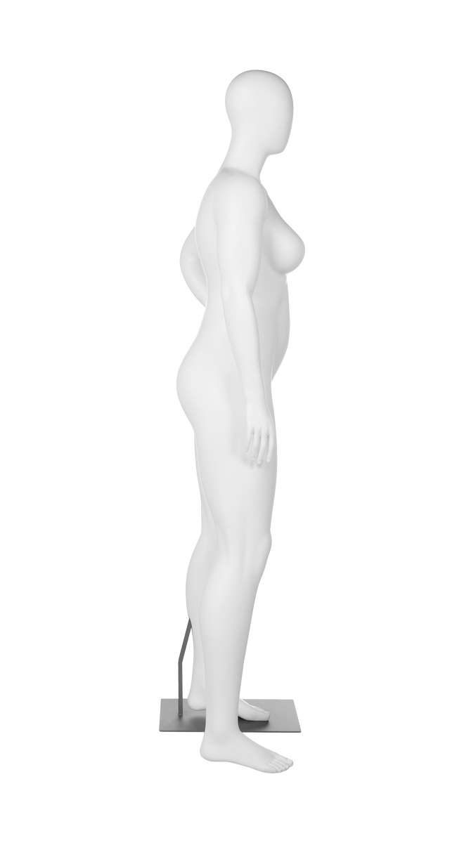 A mannequin posing. Fusion Community collection.