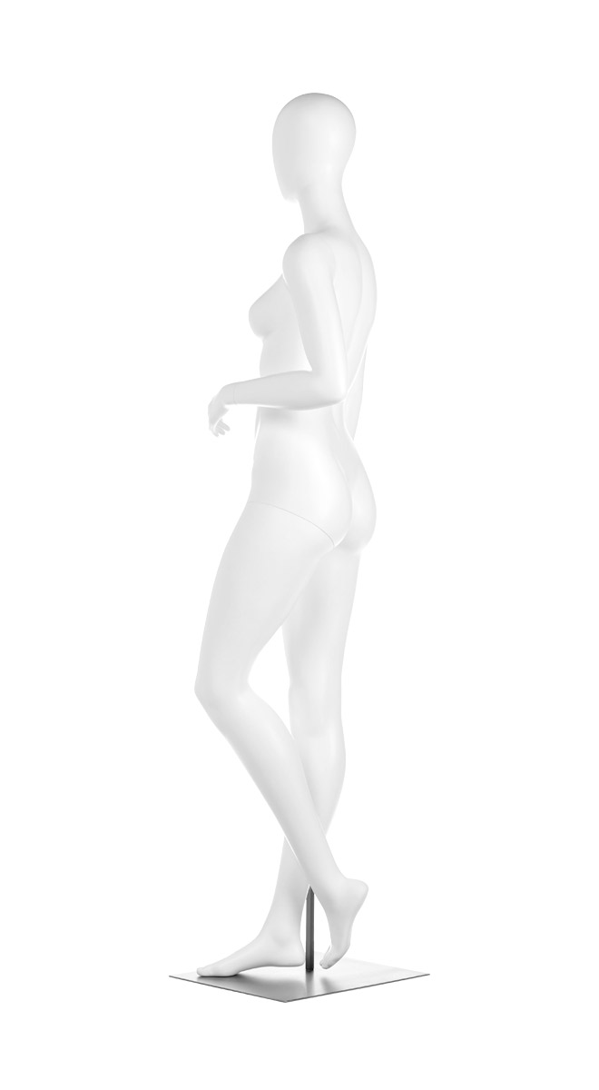 A mannequin posing. Fusion Community collection.