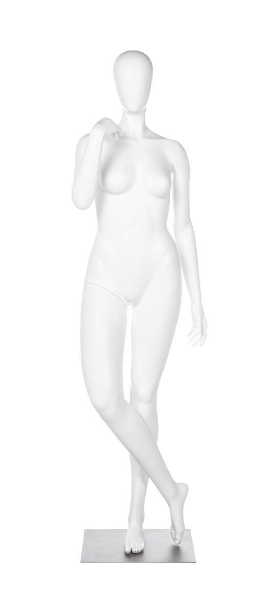 A mannequin posing. Fusion Community collection.