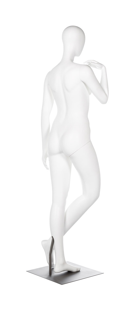 A mannequin posing. Fusion Community collection.