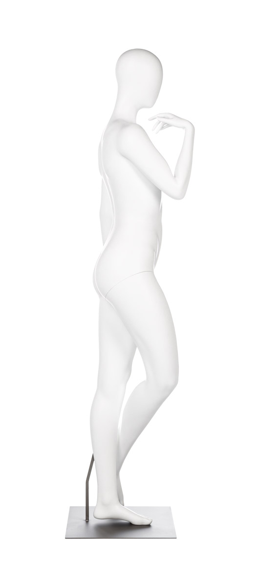 A mannequin posing. Fusion Community collection.