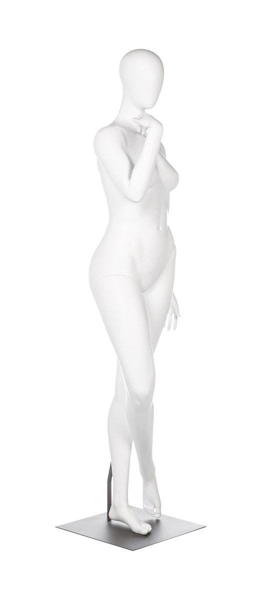 A mannequin posing. Fusion Community collection.