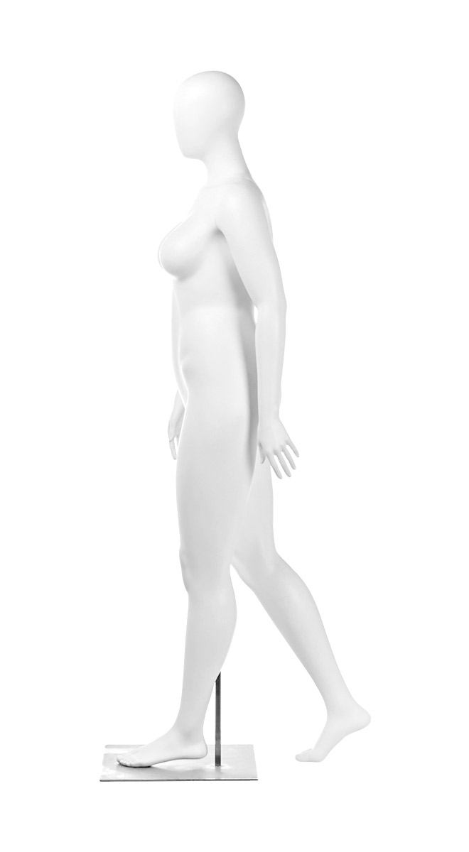 A mannequin posing. Fusion Community collection.