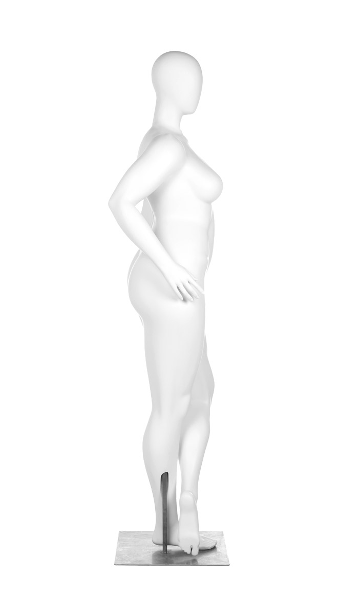 A mannequin posing. Fusion Community collection.