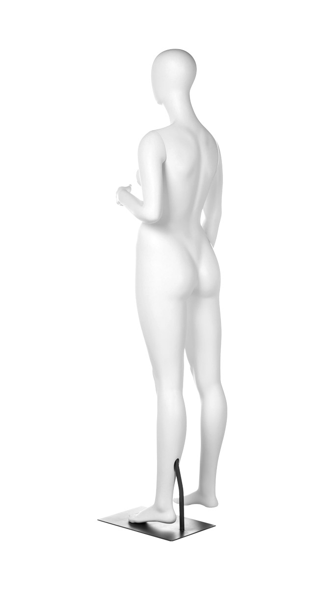 A mannequin posing. Fusion Community collection.