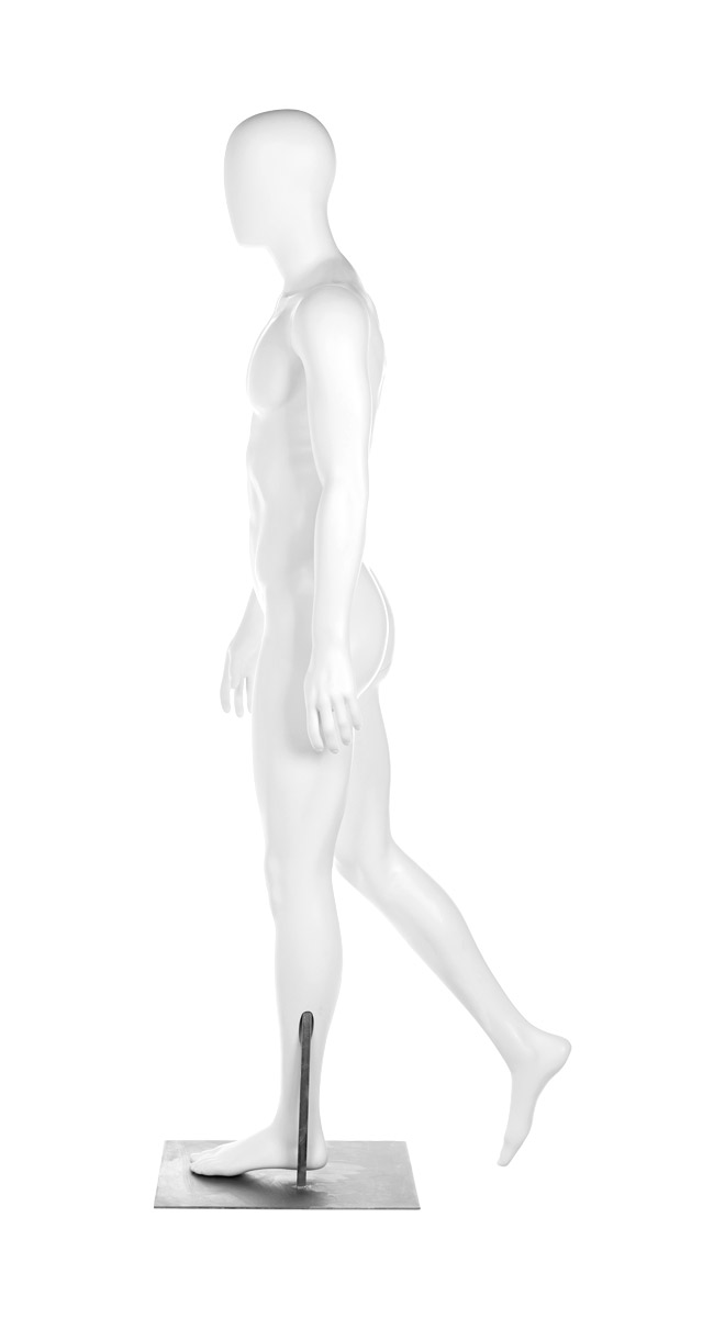 A mannequin posing. Fusion Community collection.