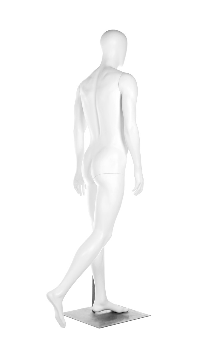 A mannequin posing. Fusion Community collection.